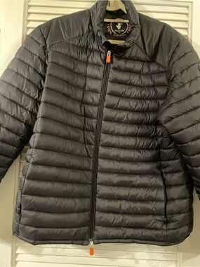 Lightweight Quilted Puffer Jacket in Charcoal Gray